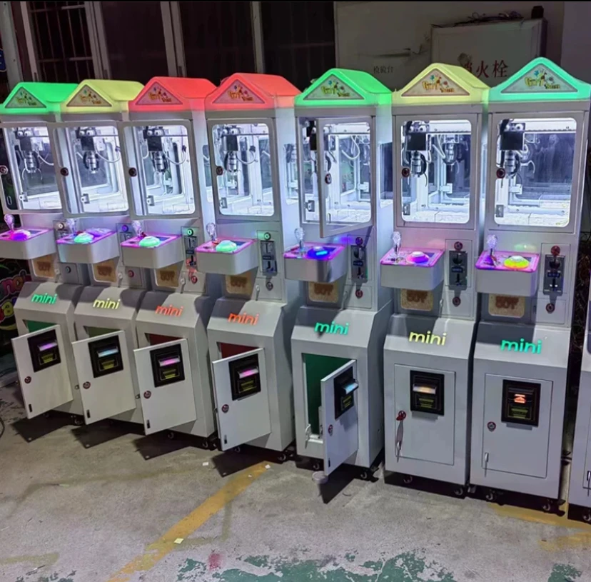 آلة مخلب صغيرة جداً تعمل بالعم - مراجعة Arcade Toy Claw Vending Machine وسعره