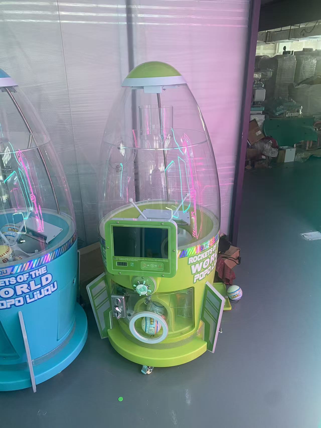 آلة بيع كبسولات الجوائز وبيض ا - مراجعة Prize Capsule Toy Machine وسعره