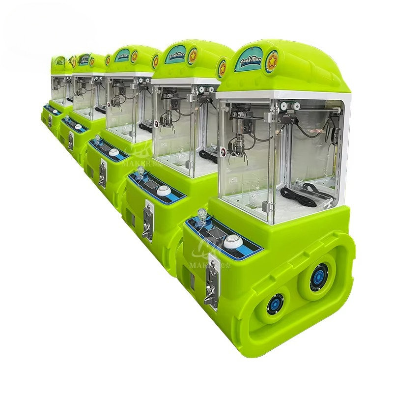 آلة مخلب بلاستيكية صغيرة، ماكي - مراجعة Arcade Prize Vending Machine وسعره